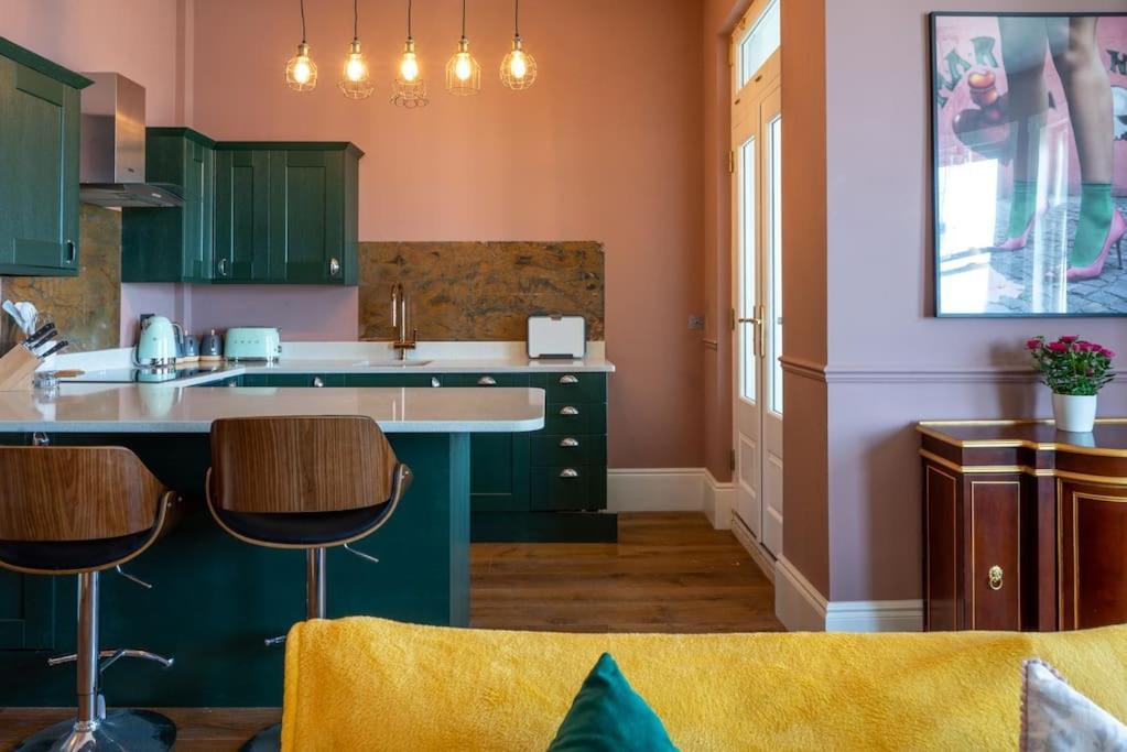 Stylish Beachfront Apartment, Sweeping Ocean Views And Luxury Touches Herne Bay Esterno foto