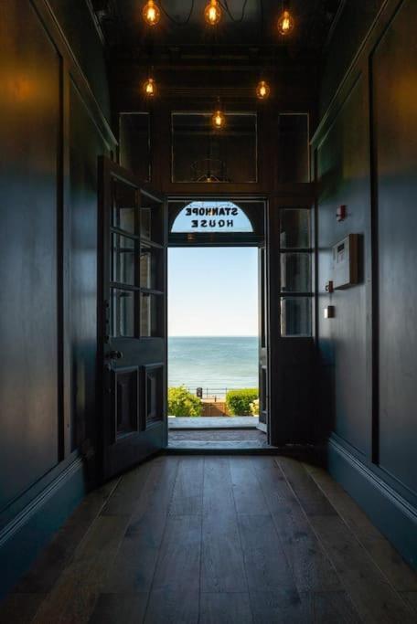 Stylish Beachfront Apartment, Sweeping Ocean Views And Luxury Touches Herne Bay Esterno foto