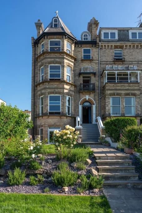 Stylish Beachfront Apartment, Sweeping Ocean Views And Luxury Touches Herne Bay Esterno foto