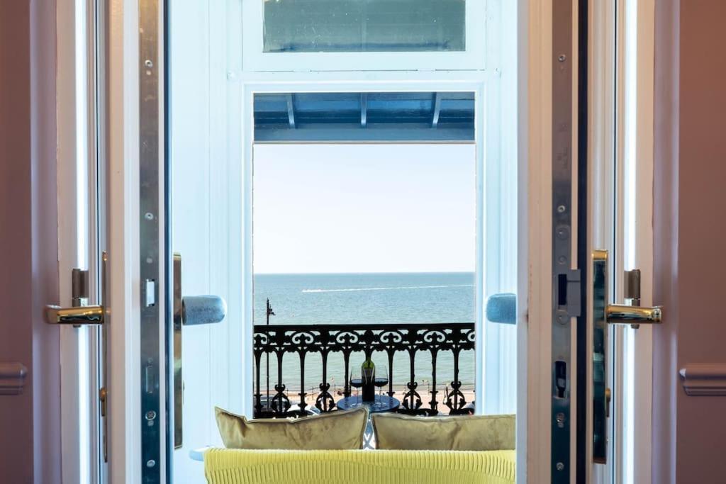 Stylish Beachfront Apartment, Sweeping Ocean Views And Luxury Touches Herne Bay Esterno foto