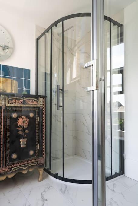 Stylish Beachfront Apartment, Sweeping Ocean Views And Luxury Touches Herne Bay Esterno foto