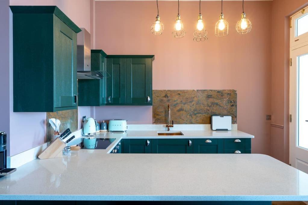Stylish Beachfront Apartment, Sweeping Ocean Views And Luxury Touches Herne Bay Esterno foto